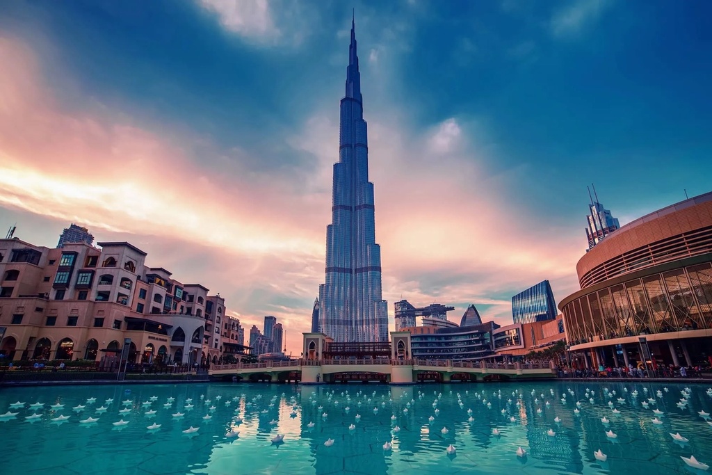 Burj Khalifa At Top 124th Floor